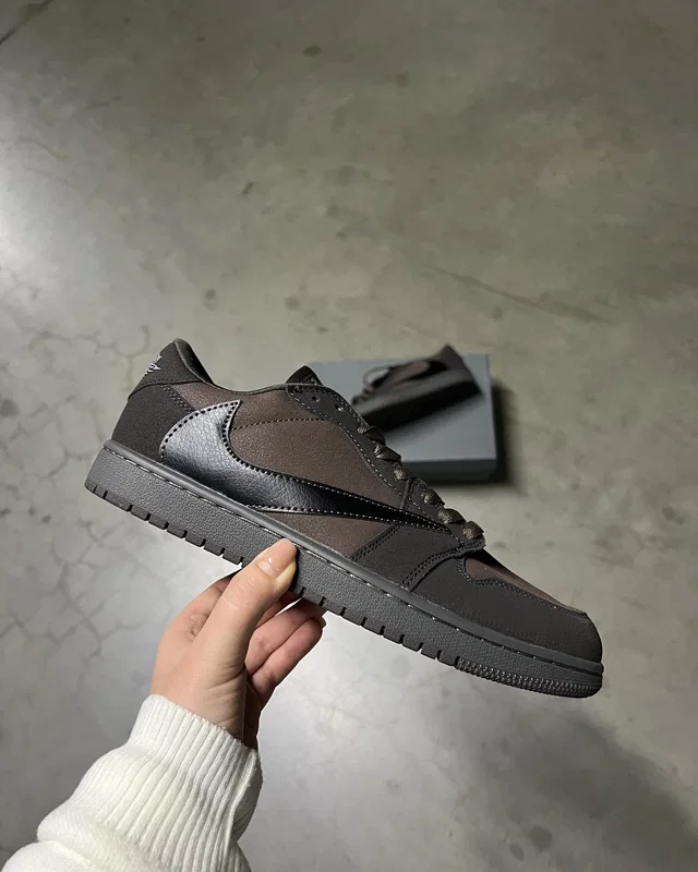 Nike TRAVIS SCOTT X JORDAN 1 RETRO LOW OG SP BROWN — головне фото товару