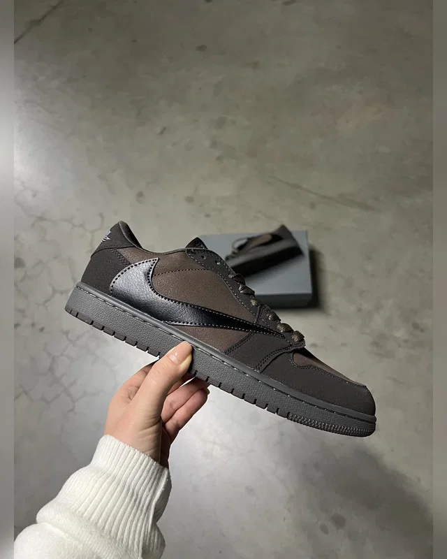 Nike TRAVIS SCOTT X JORDAN 1 RETRO LOW OG SP BROWN — головне фото товару