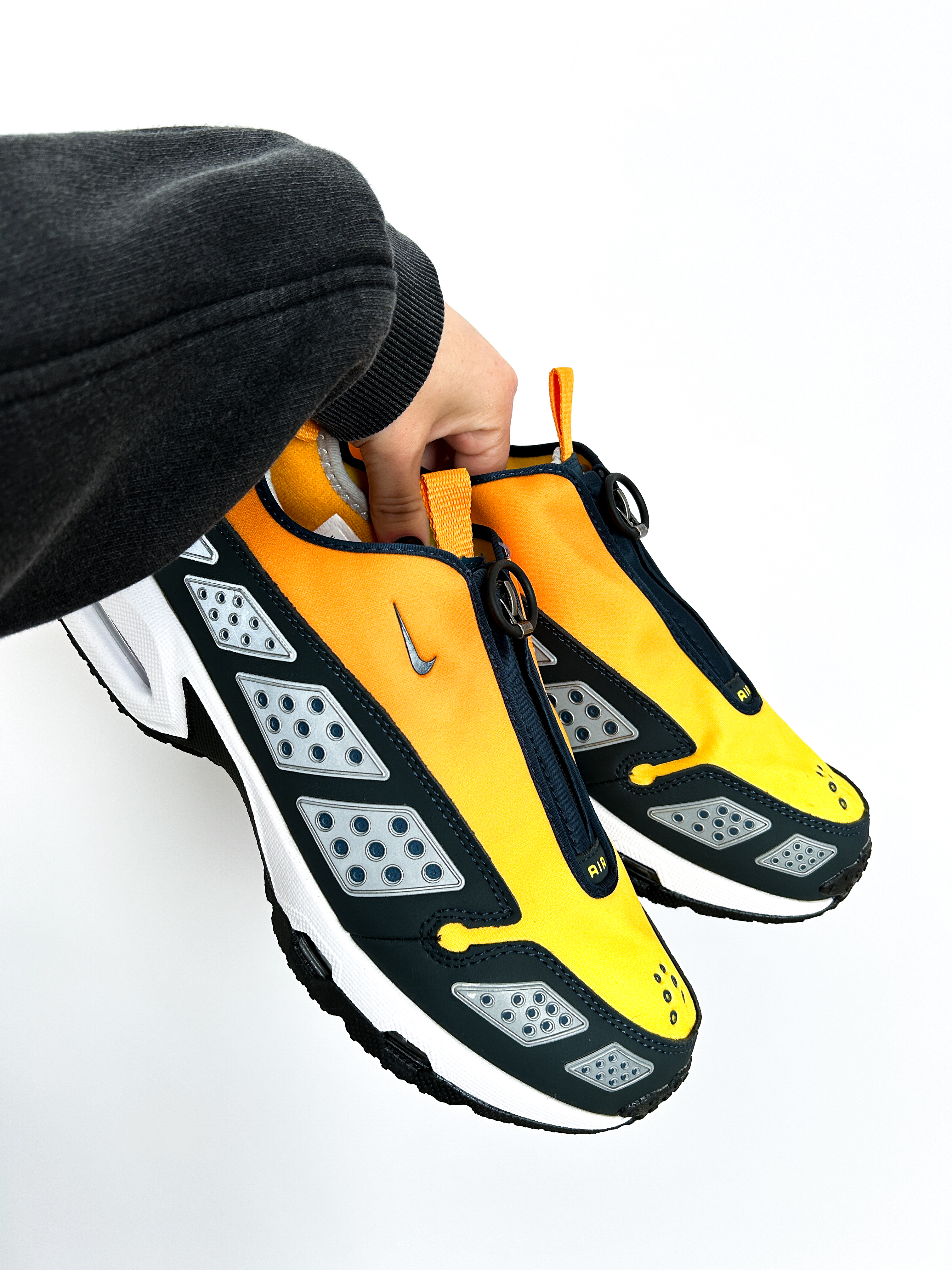 Nike Air Max SNDR 'Canyon Gold Deep Ocean' Gore-Tex — головне фото товару
