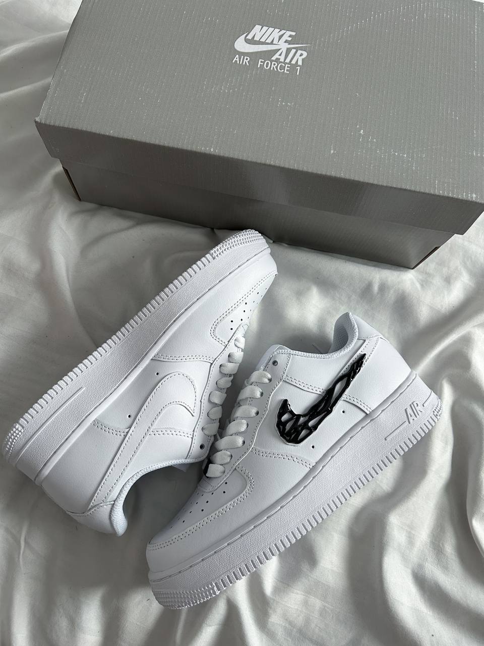 Nike Air Force 1 Low 'Liquid Metal Swoosh' IF1686-101 — головне фото товару