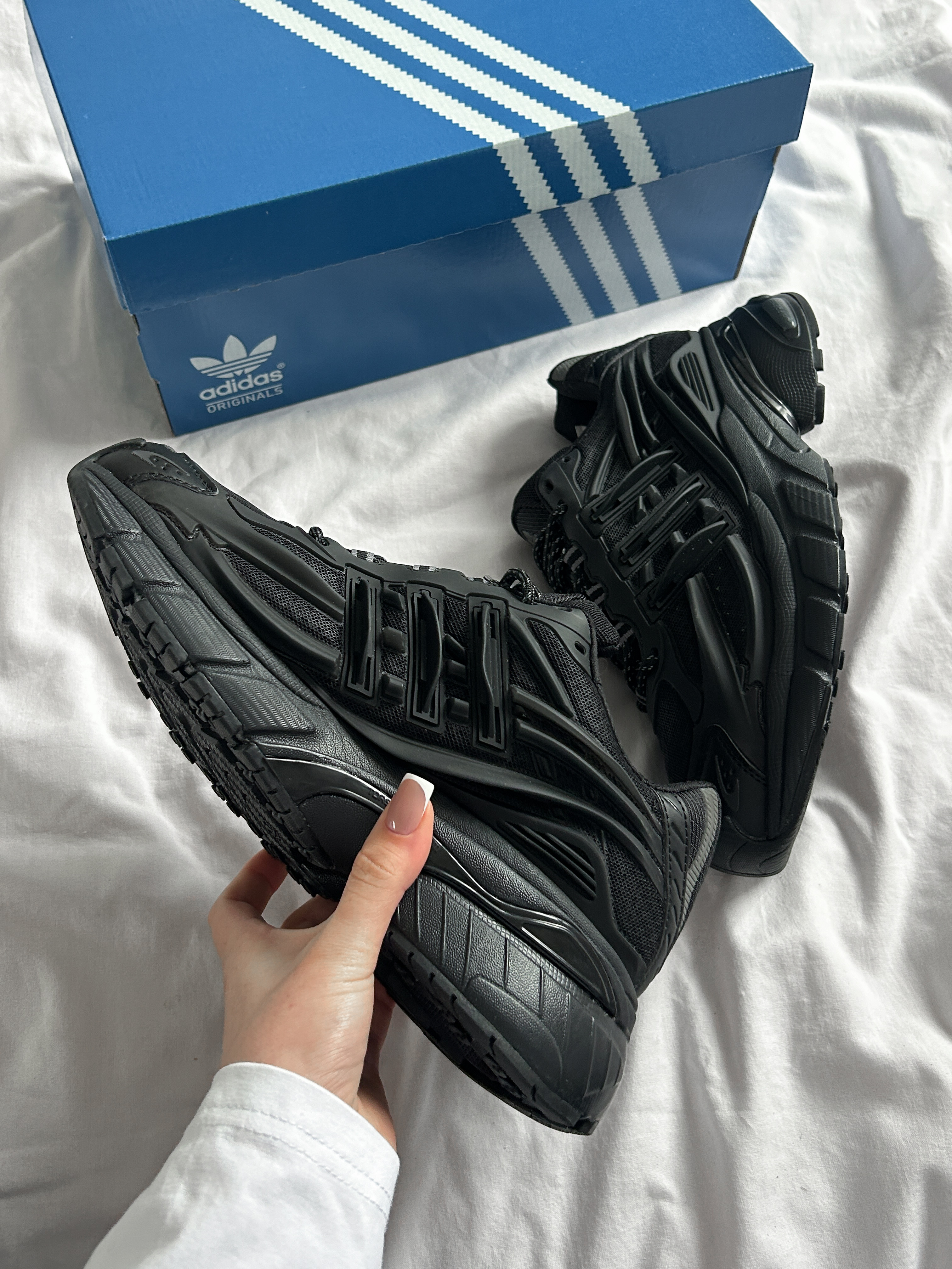 Adidas x Pharrell Adistar Jellyfish 'Triple Black' — головне фото товару
