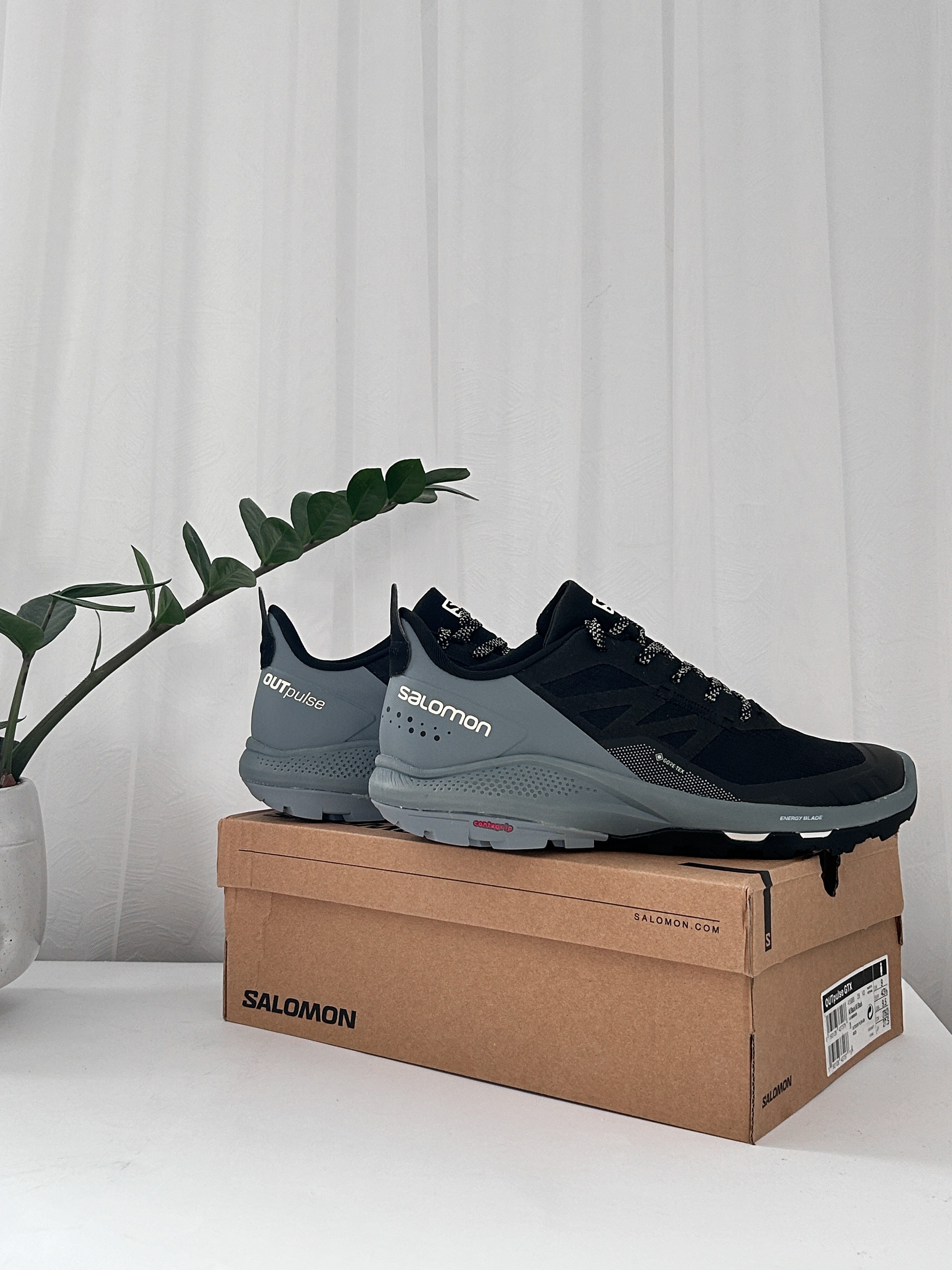 Salomon Wmns Outpulse GORE-TEX 'Black Stormy Weather' L41588300 — головне фото товару