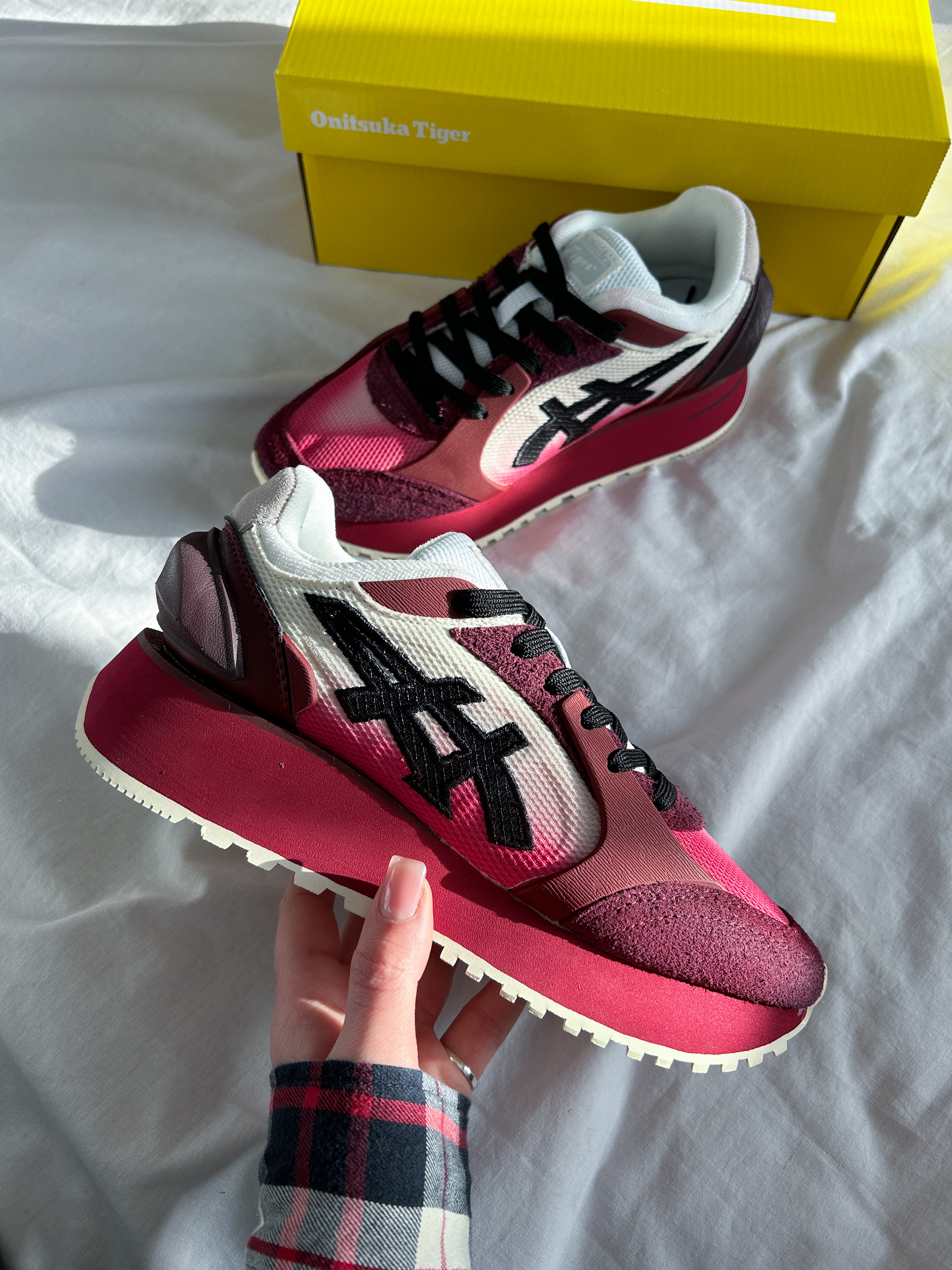 Onitsuka Tiger Moage CO 'Cream Beet Juice' 1183B555-100 — головне фото товару
