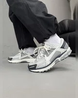 Nike Zoom Vomero 5 Grey — головне фото товару