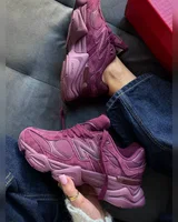 New Balance 9060 Burgundy — головне фото товару