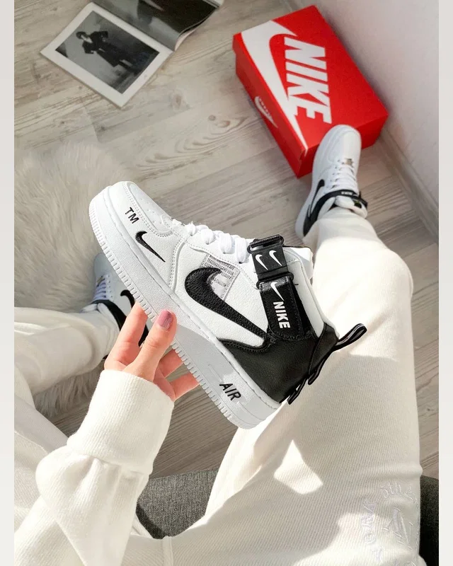 Nike AIR FORCE 1 HIGH WHITE/BLACK WINTER — головне фото товару
