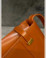Saint Laurent Manhattan Leather Shoulder Bag Brown 23 х 16 х 8 — головне фото товару