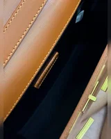 Saint Laurent Manhattan Leather Shoulder Bag Brown 23 х 16 х 8 — головне фото товару