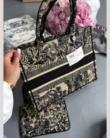 Dior Book Tote Ecru and Blue Dior Oblique Embroidery 36 х 28 х 13 — головне фото товару