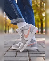 Nike Air Jordan 1 Retro High Grey Pink (Хутро) — головне фото товару