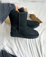 UGG Classic Short Black — головне фото товару