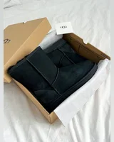 UGG Classic Short Black — головне фото товару