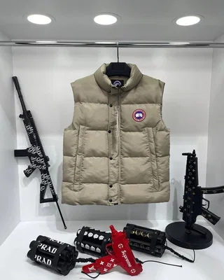 Жилет Canada Goose — головне фото товару