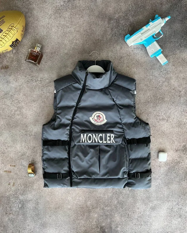 Жилет Moncler — головне фото товару