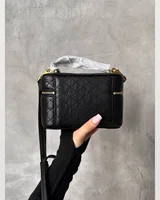 Saint Laurent Gaby Vanity Leather Shoulder Bag Black (Гладка шкіра) 20 x 14 x 7 — головне фото товару