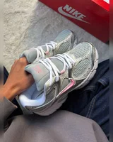 Nike V5 RNR Metallic Silver/Pink — головне фото товару
