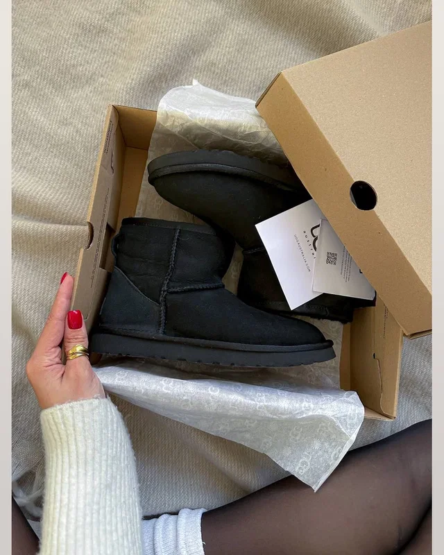 UGG Classic Mini Black — головне фото товару