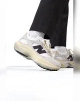 New Balance Warped Runner Beige/White — головне фото товару