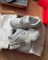 New Balance 9060 Grey — головне фото товару