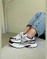 Nike INITIATOR white red burgundy — головне фото товару