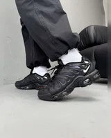 Nike Air Max TN Plus Drift Black/White Logo — головне фото товару