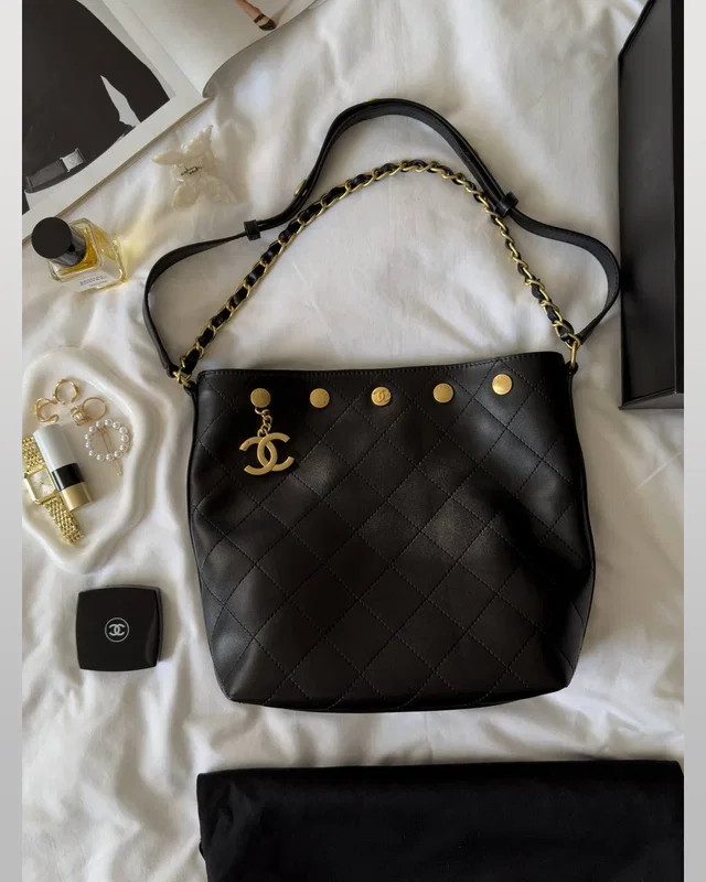 Chanel Small CC Quilted Shopping Bag Black/Gold 24 x 27 x 13 — головне фото товару