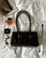 Prada Medium Leather Shoulder Bag Black 30 x 16 x 11 — головне фото товару