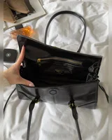 Prada Medium Leather Shoulder Bag Black 30 x 16 x 11 — головне фото товару