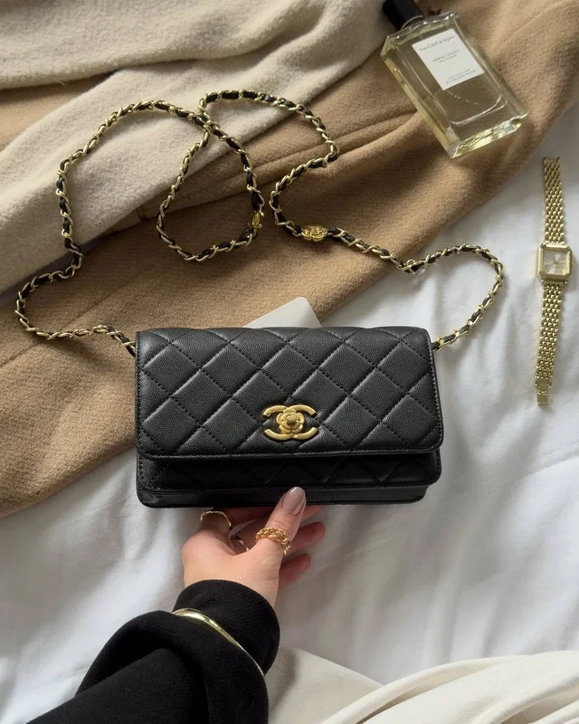 Chanel Shoulder Bag Black/Gold Caviar — головне фото товару