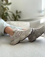 New Balance 9060 beige pink — головне фото товару