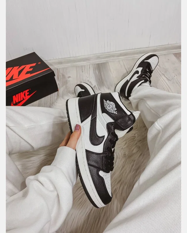Nike Air Jordan 1 black — головне фото товару