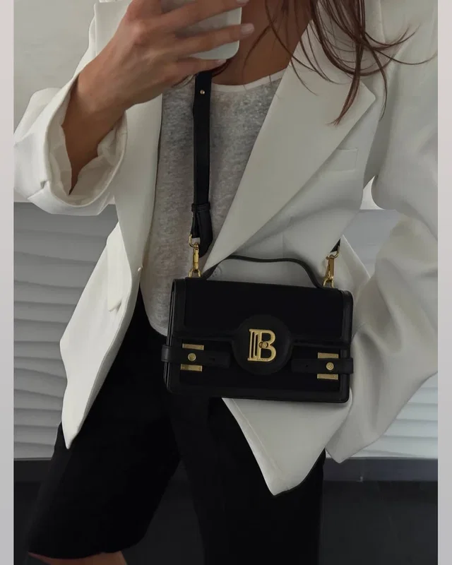 BALMAIN B-Buzz 24 Shoulder Bag Black 23 х 13 х 6 — головне фото товару