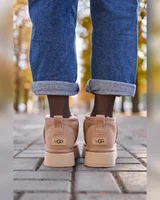 UGG Classic Ultra Mini Platform Beige — головне фото товару