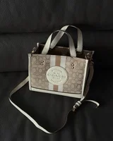 COACH Coach Dempsey Tote in Signature Jacquard Cream/Gold [крафтова коробка] COACH — головне фото товару