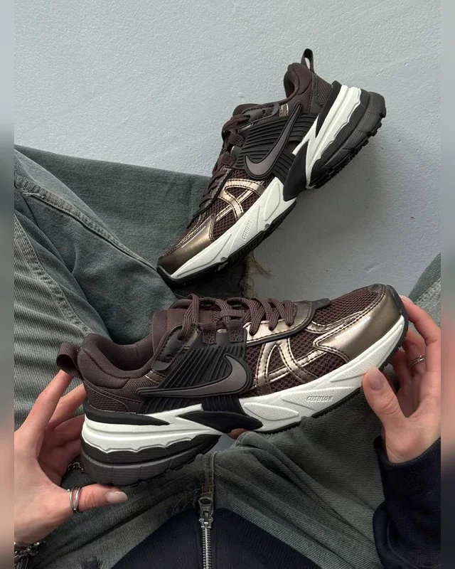 Nike V2k Runtekk Brown/Black — головне фото товару