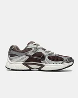 Nike V5 RNR 'Cave Stone' HJ5228 200 — головне фото товару
