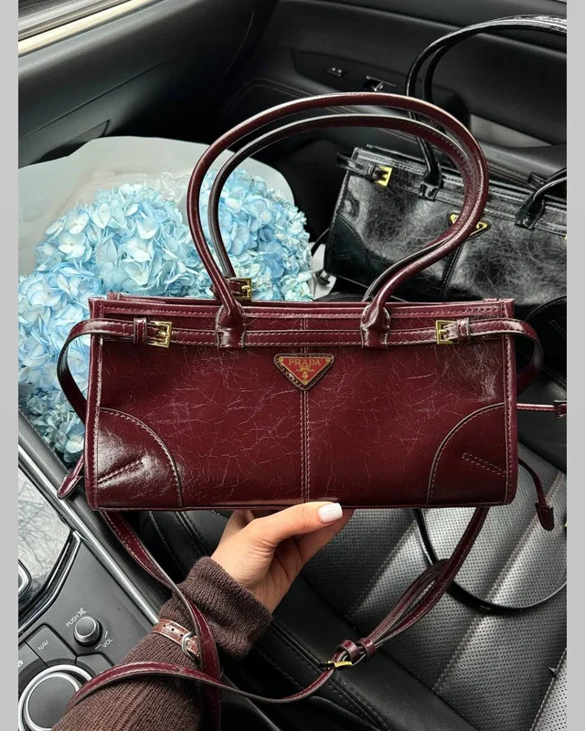 Prada Medium Leather Handbag Burgundy 33 х 17 х 10 — головне фото товару