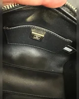 Chanel Mini Classic Bowling Bag Black 18 x 11 x 10 — головне фото товару