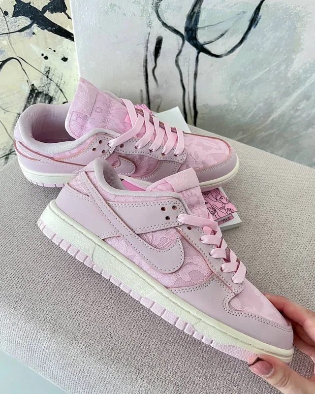 Nike SB Dunk Low WMNS Lace Pack Regal Pink — головне фото товару