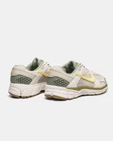 Nike Wmns Air Zoom Vomero 5 'Pale Ivory Oil Green' — головне фото товару