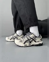 Asics Gel-Kahana 8 Beige Gore-Tex — головне фото товару