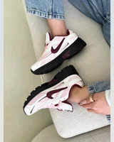 Nike Initiator white black burgundy — головне фото товару