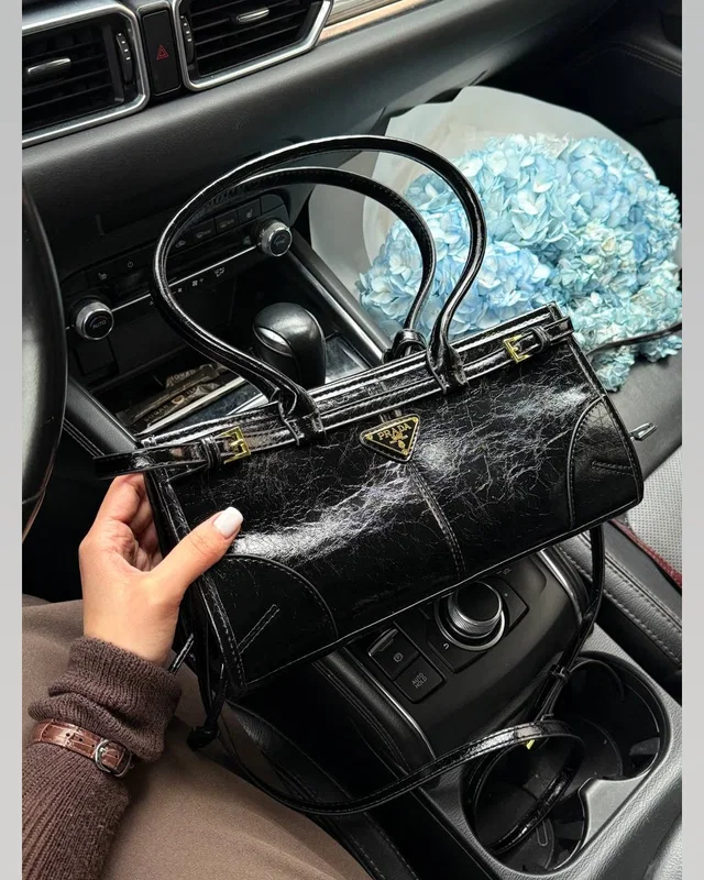 Prada Medium Leather Handbag Black 33 х 17 х 10 — головне фото товару