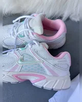 Nike V5 RNR White/Pink — головне фото товару