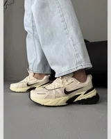 Nike V2K Runtekk Beige/Black — головне фото товару