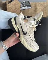 Nike V2K Runtekk Beige/Black — головне фото товару