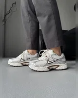 Nike V5 RNR White/Silver/Brown — головне фото товару