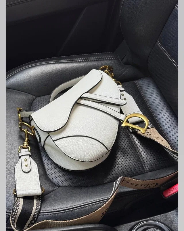 Dior Saddle Bag with Strap Milk Grained Calfskin 27 x 18 x 6 — головне фото товару