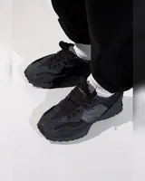 New Balance 327 Triple Black — головне фото товару