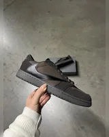 Nike TRAVIS SCOTT X JORDAN 1 RETRO LOW OG SP BROWN — головне фото товару